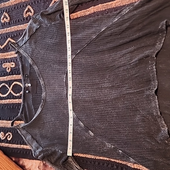 Buffalo open shoulder top - Picture 2 of 9